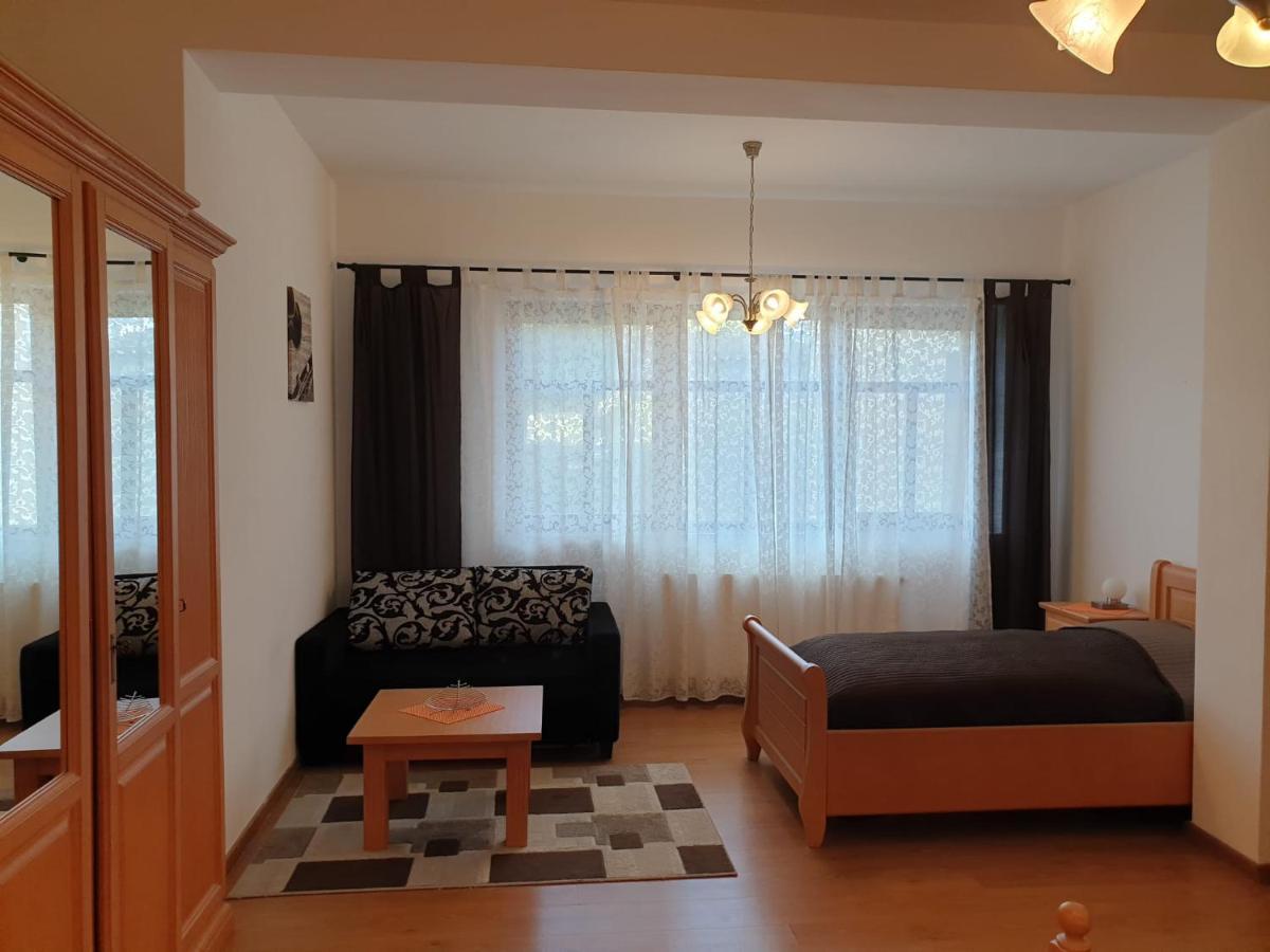 Ferienwohnung In Lobau Виена Екстериор снимка