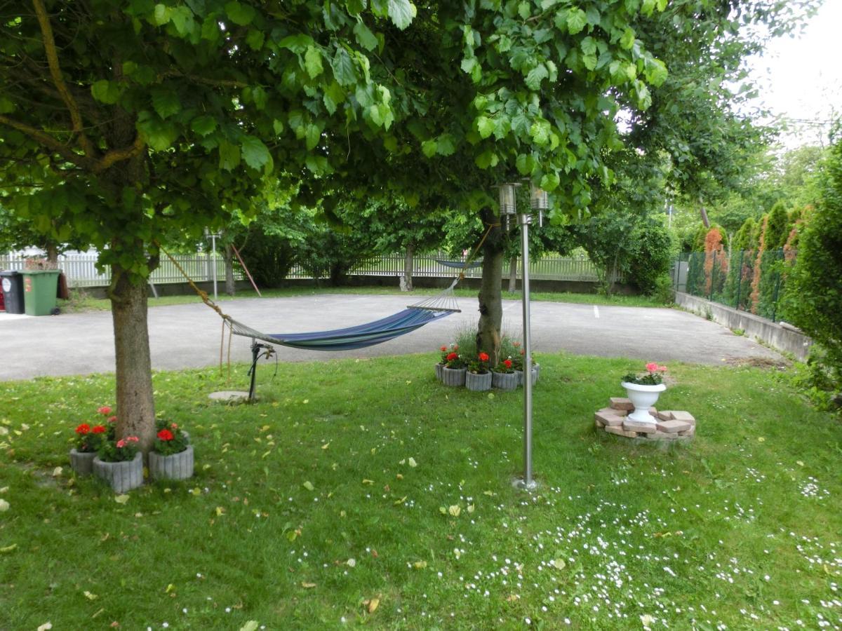 Ferienwohnung In Lobau Виена Екстериор снимка