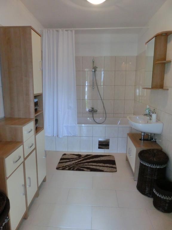 Ferienwohnung In Lobau Виена Екстериор снимка