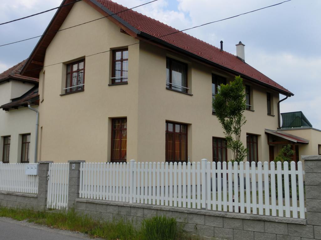 Ferienwohnung In Lobau Виена Екстериор снимка