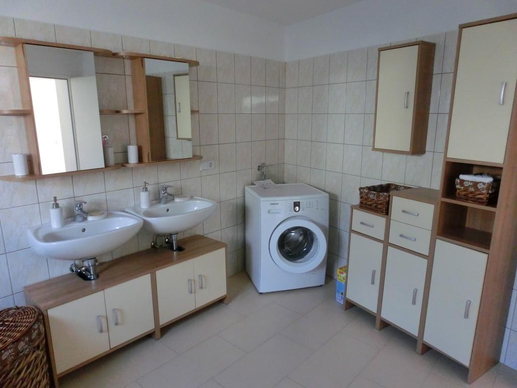 Ferienwohnung In Lobau Виена Екстериор снимка